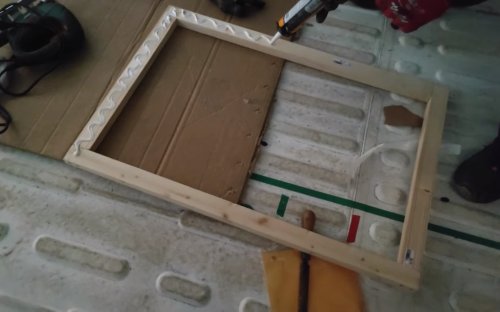 instalar-ventana-camper-paso-4-marco-madera